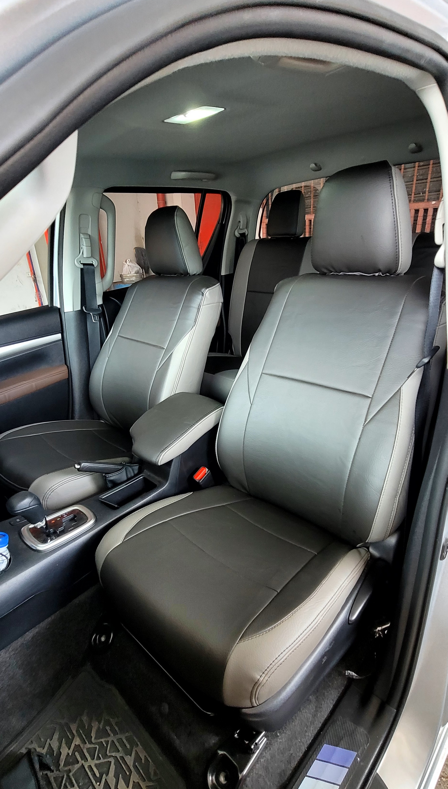 TOYOTA HYLUX Sr DOBLE CABINA 2016-2025 (DISTRIBUIDOR)