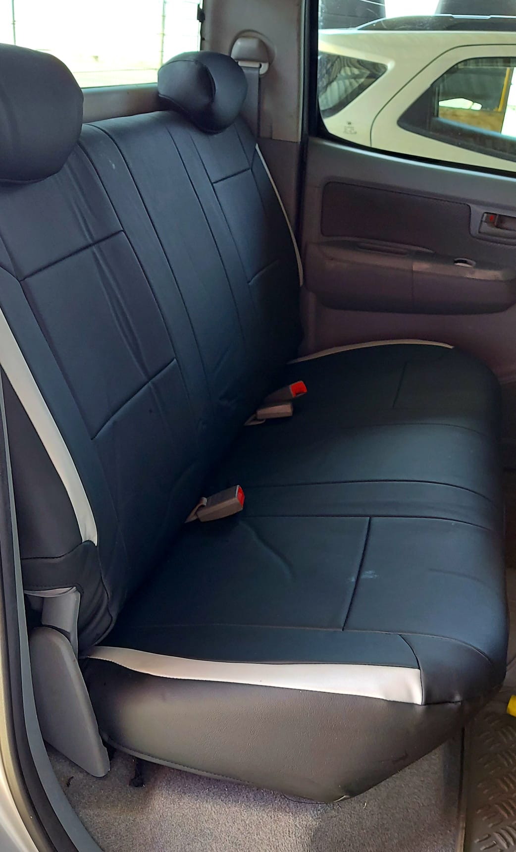 Toyota Hilux doble cabina modelo 2006-15 (Distribuidor)